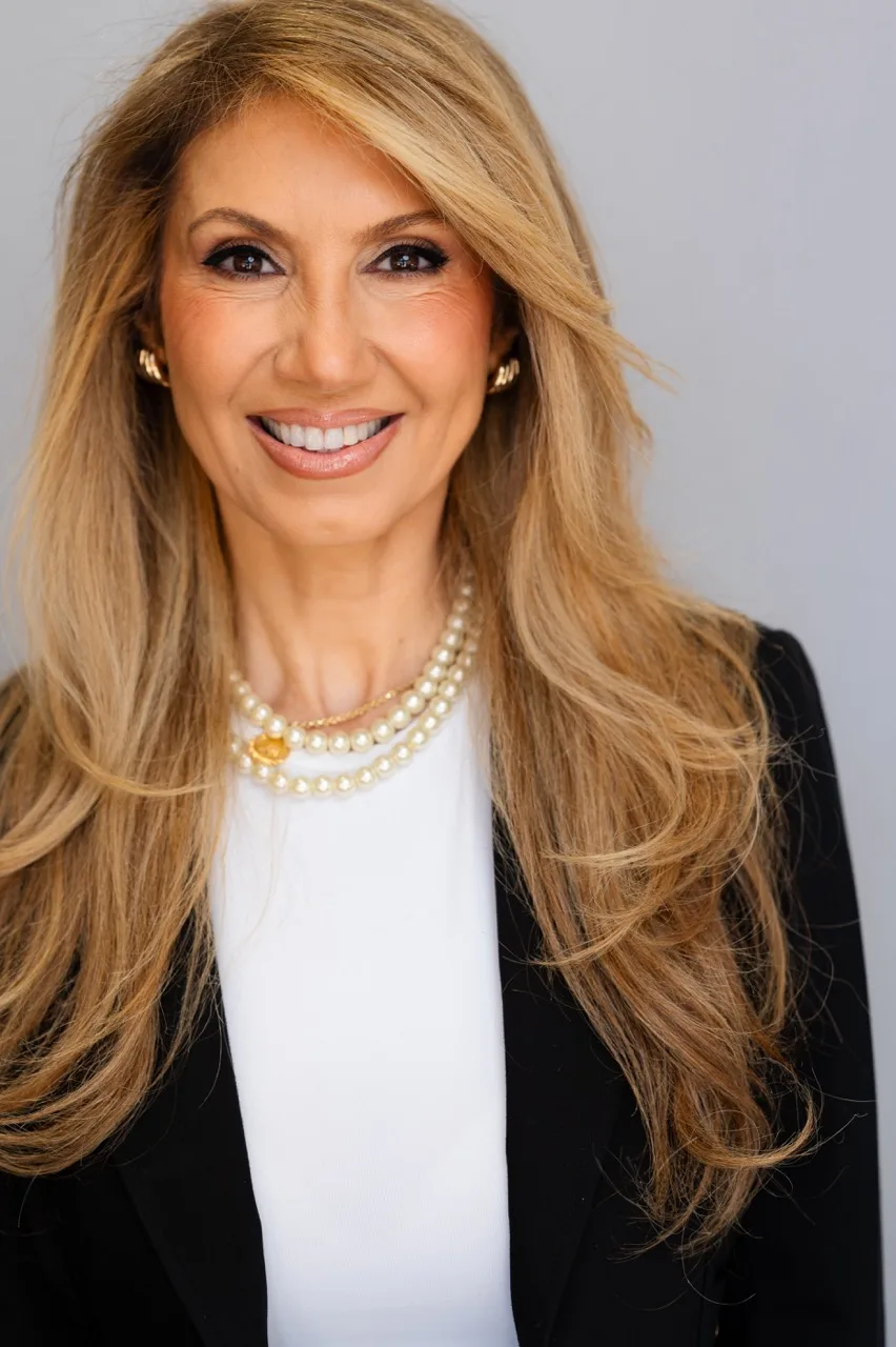 Portrait of Dr Mori Rouhani